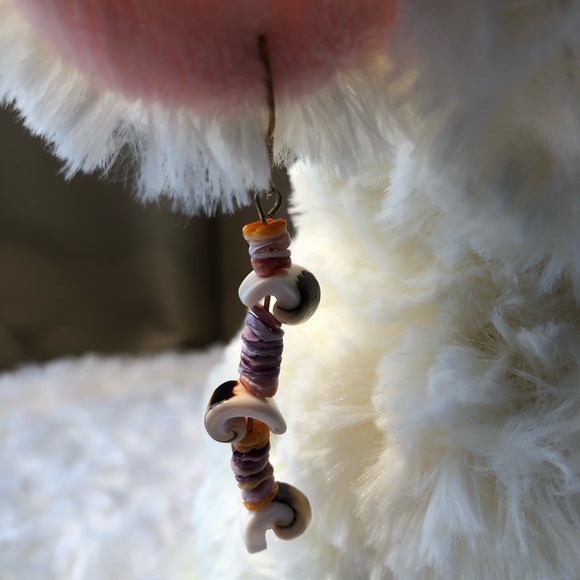 Shell Dangling Earrings - Picture 4 of 4